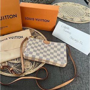 Like New, used a few times. Purchased 10/2022. Included shipping with insurance.